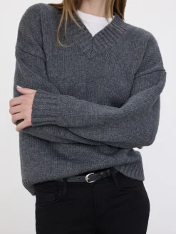Women FRAME Chunky V-Neck Sweater in Charcoal Heather