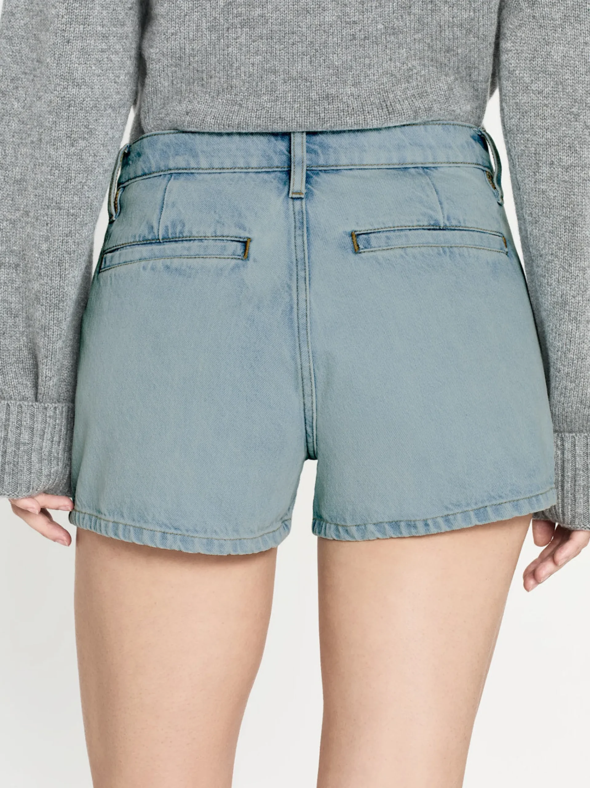 Women FRAME Le Bardot Exposed Button Short in