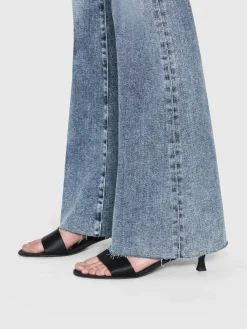 Women FRAME Le Easy Flare in Rowley Raw After