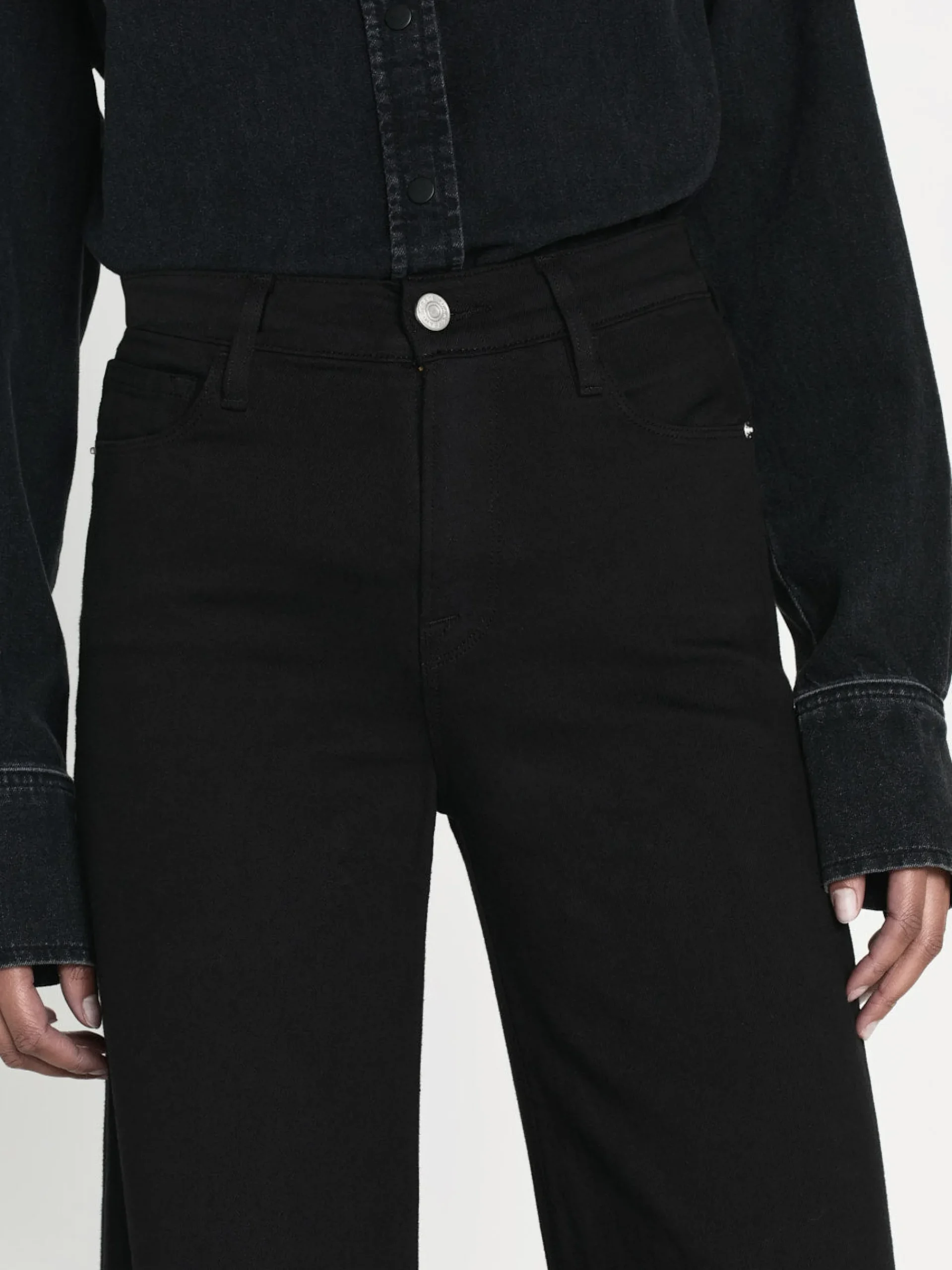 Women FRAME Le Palazzo in Film Noir