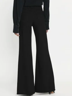 Women FRAME Le Palazzo in Film Noir