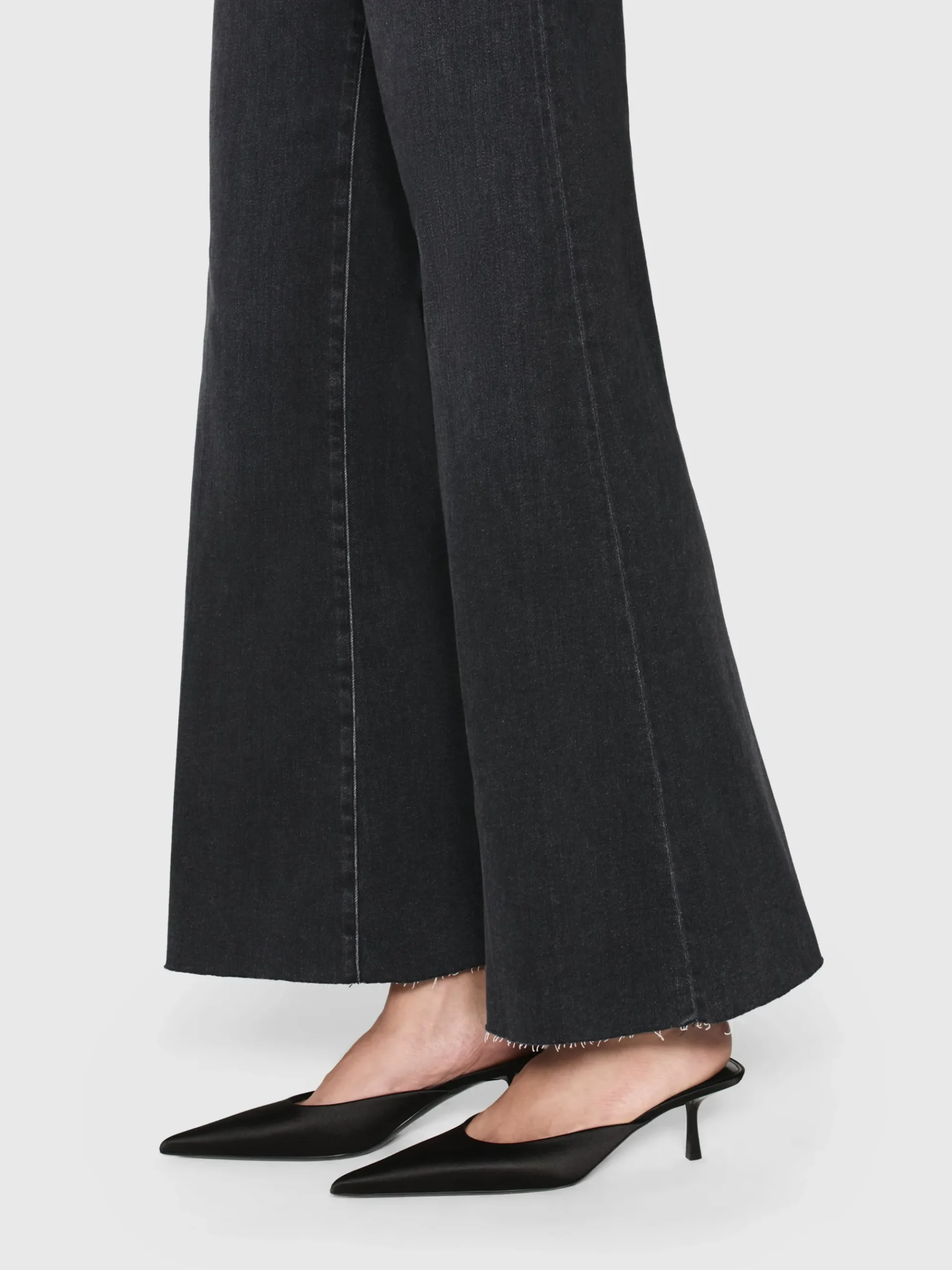 Women FRAME Le Palazzo Crop in Radio Raw After