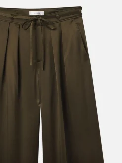 Women FRAME Long Silk Trouser in Rich Military