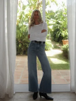 Women FRAME Modern Pocket Jean in