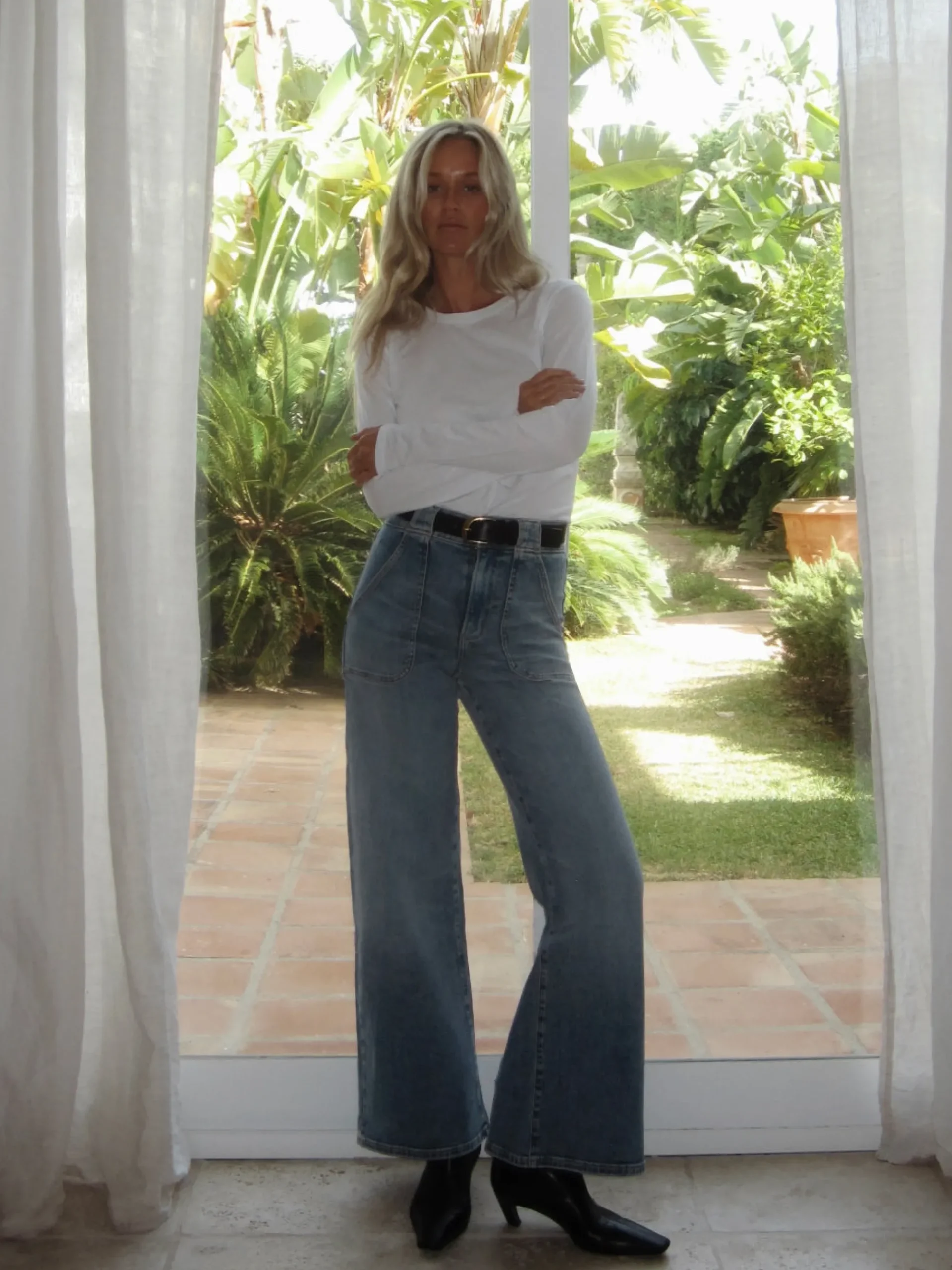 Women FRAME Modern Pocket Jean in