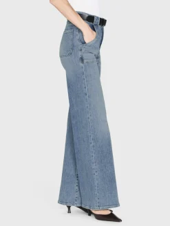 Women FRAME Modern Pocket Jean in