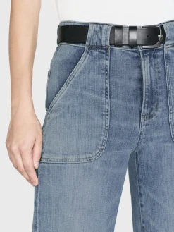 Women FRAME Modern Pocket Jean in