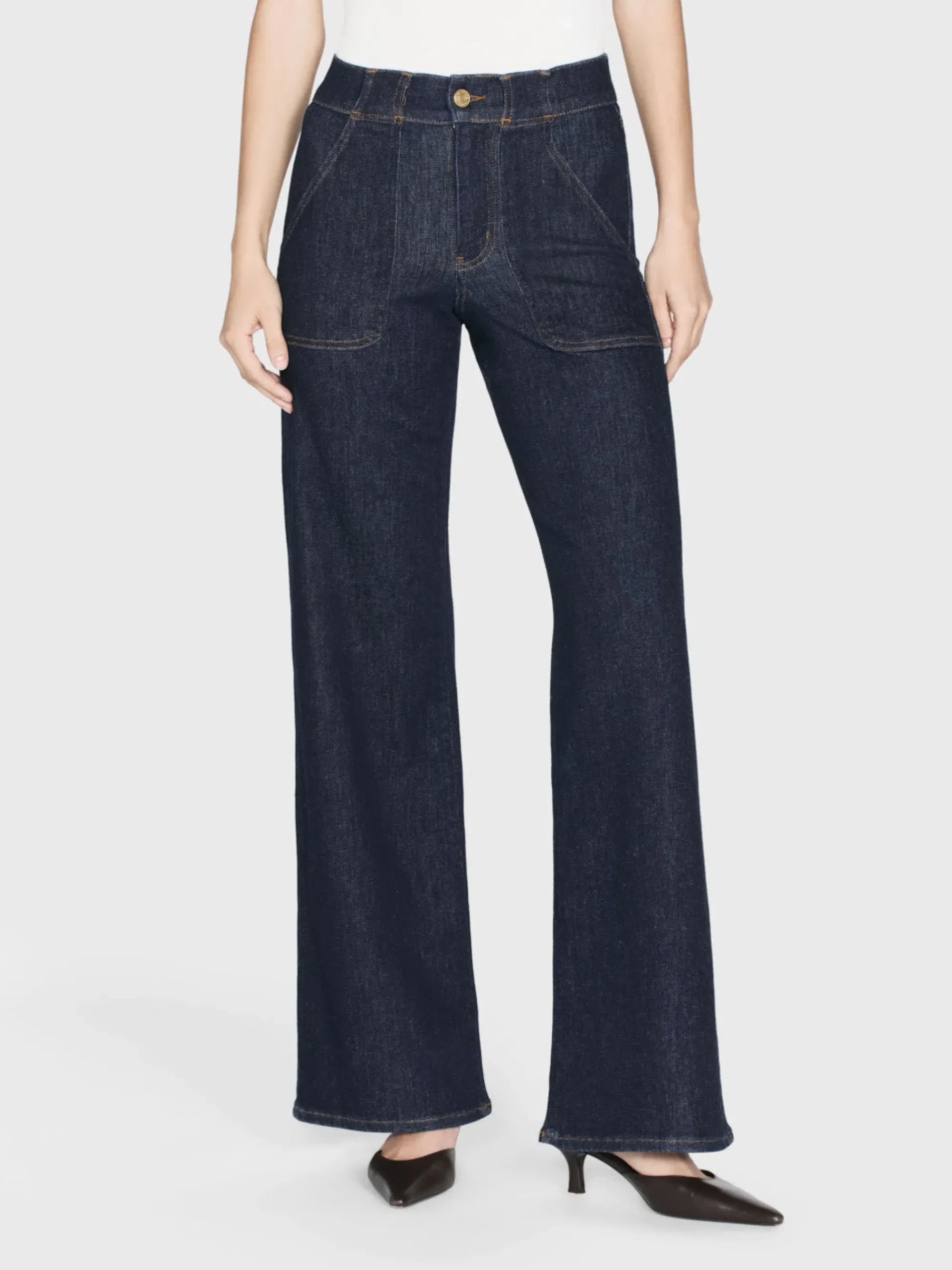 Women FRAME Modern Pocket Jean in