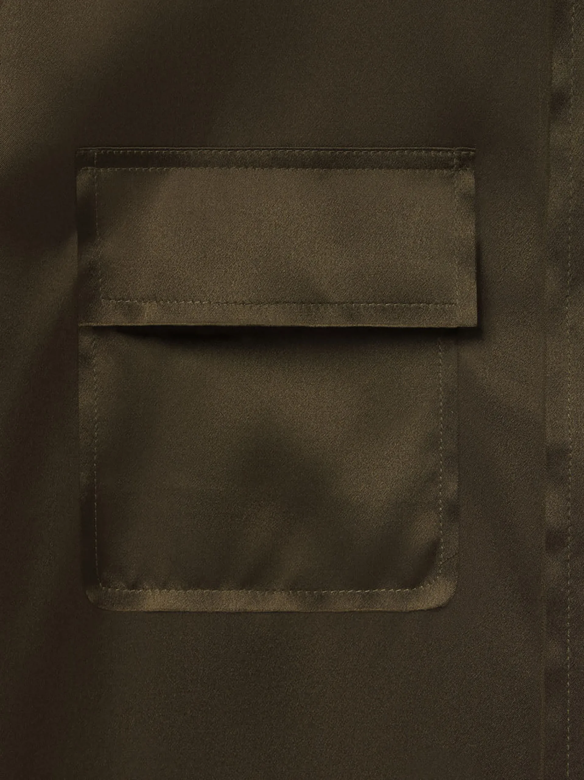 Women FRAME Raw Edge Double Pocket Shirt in Rich Military