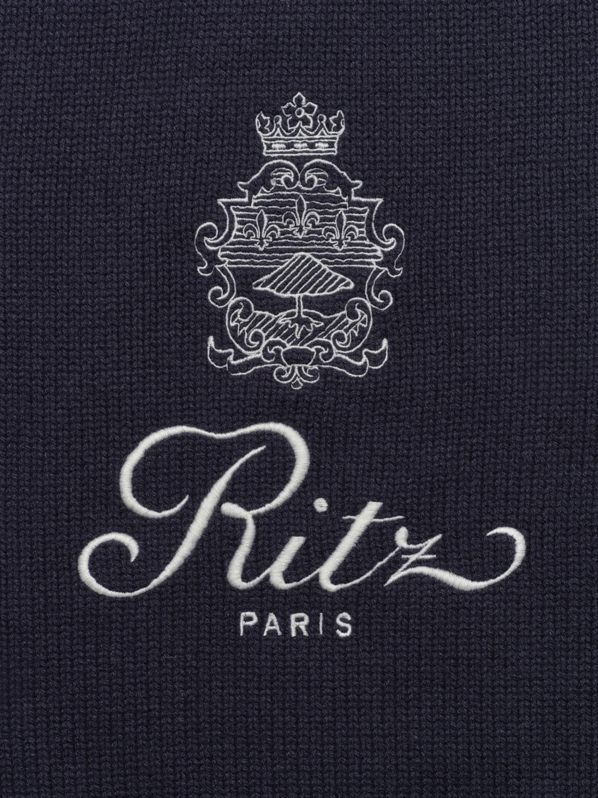 Women FRAME Ritz Unisex Cashmere Sweater in