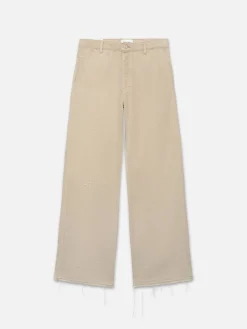 FRAME Skater Jean in Beach Sand Rips