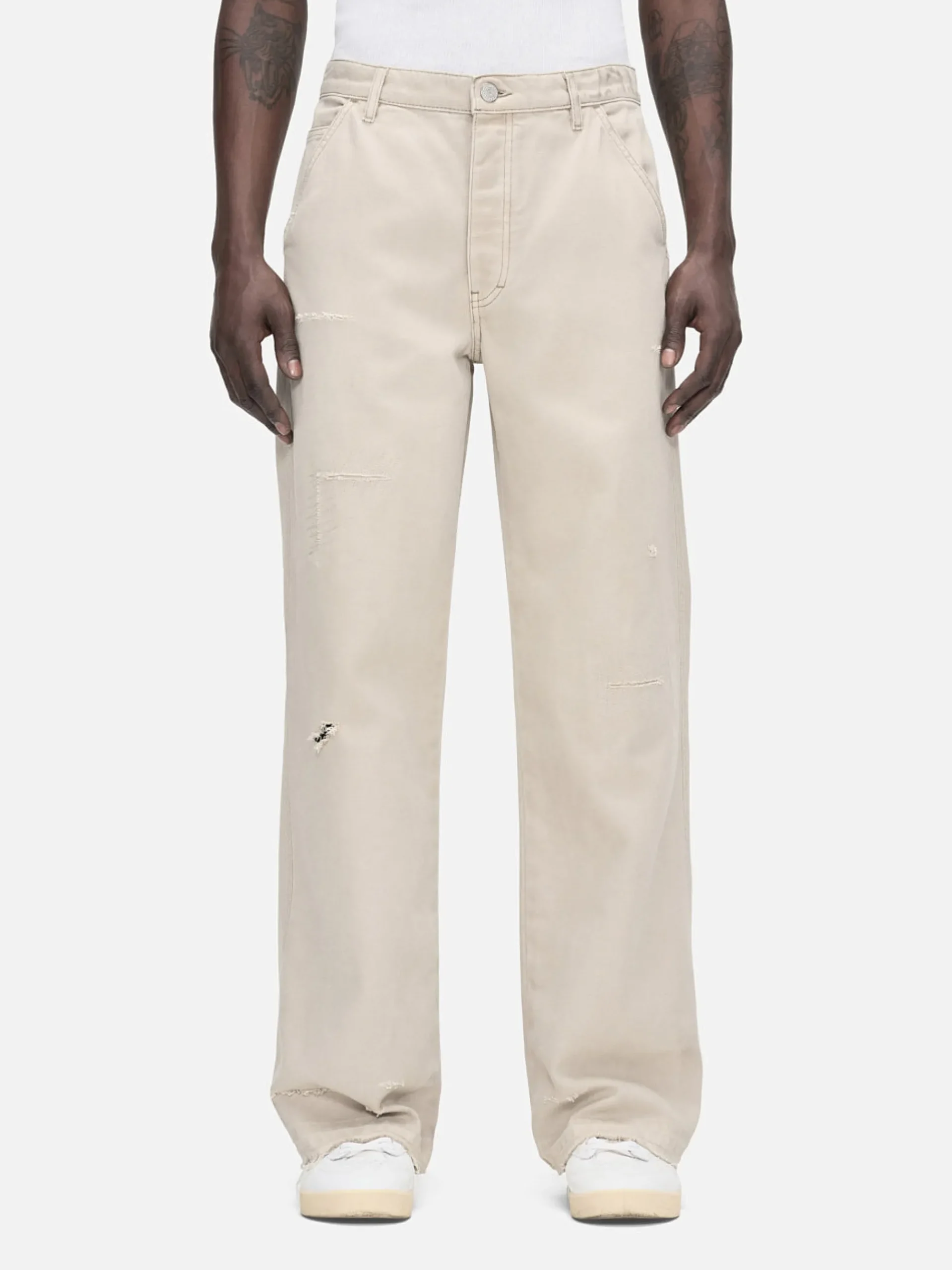 FRAME Skater Jean in Beach Sand Rips