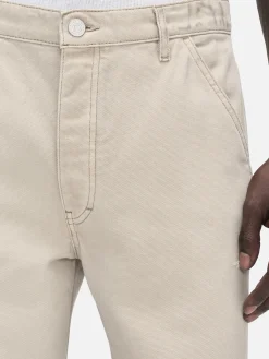 FRAME Skater Jean in Beach Sand Rips