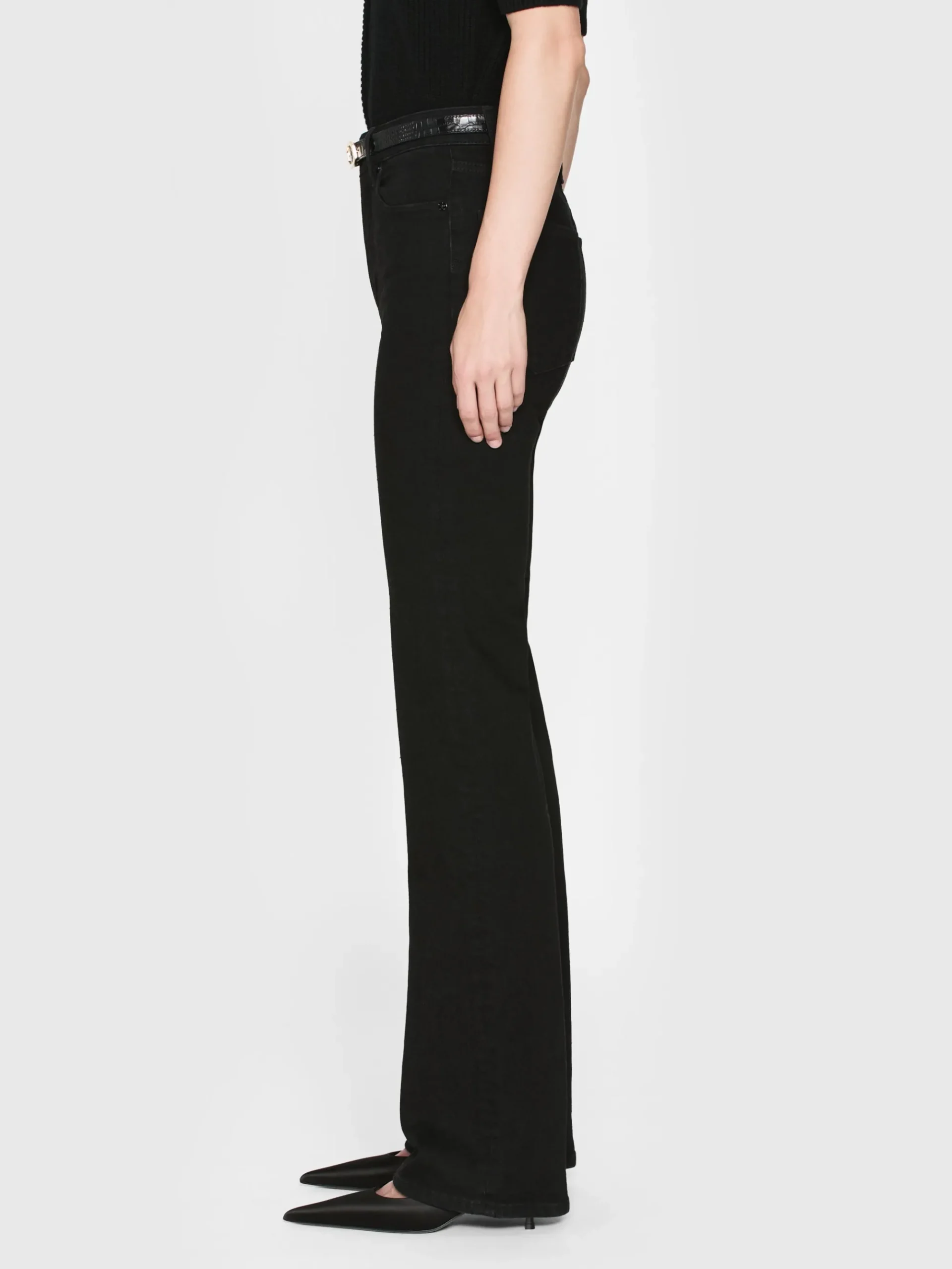 Women FRAME The Arrow in