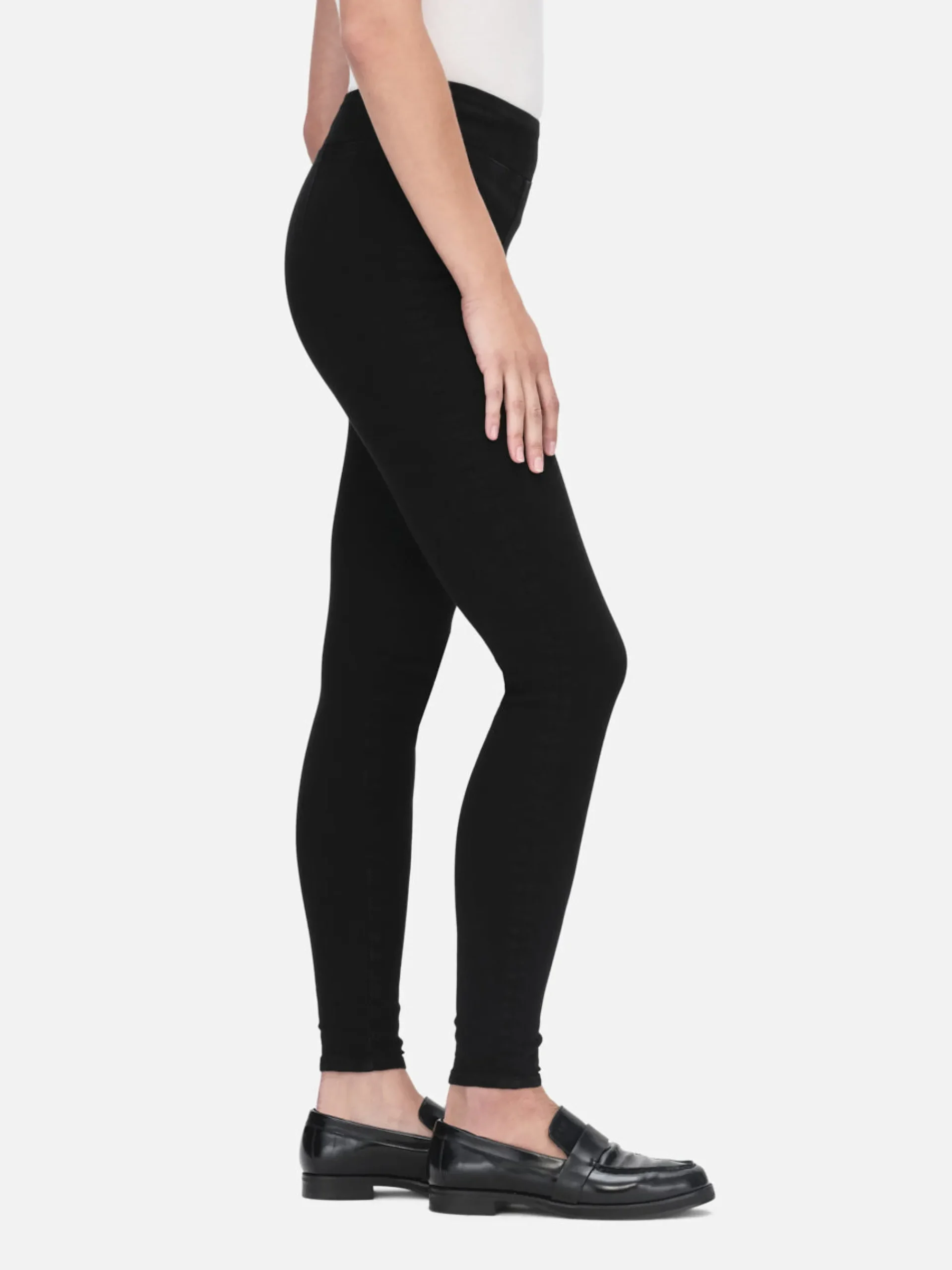 Women FRAME The Jetset Skinny Crop in Sheen Noir