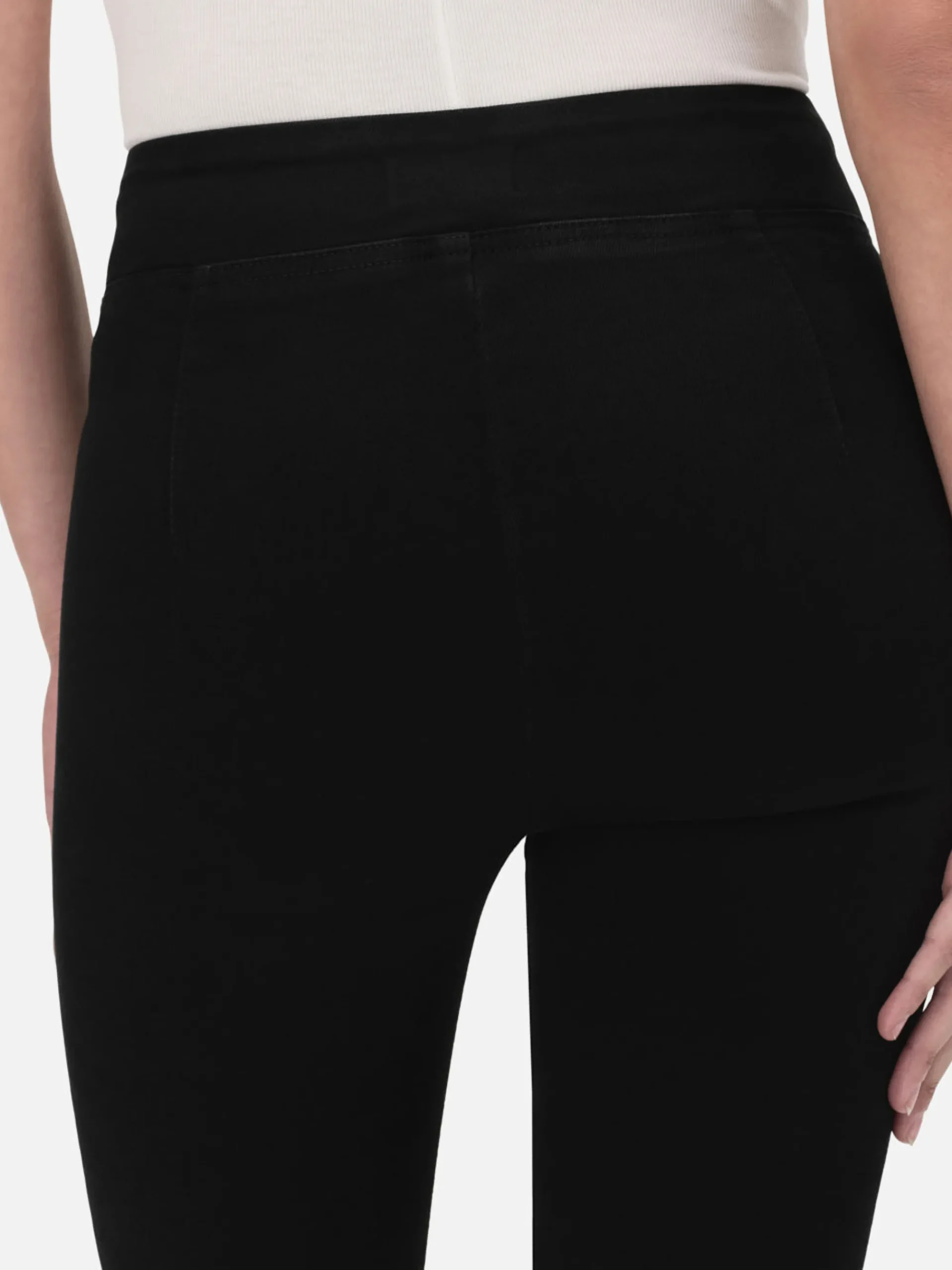 Women FRAME The Jetset Skinny Crop in Sheen Noir