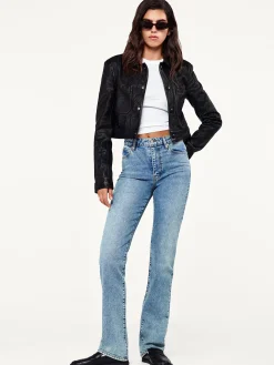 Women FRAME The Ruler in