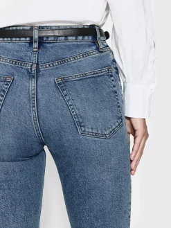 Women FRAME The Ruler in