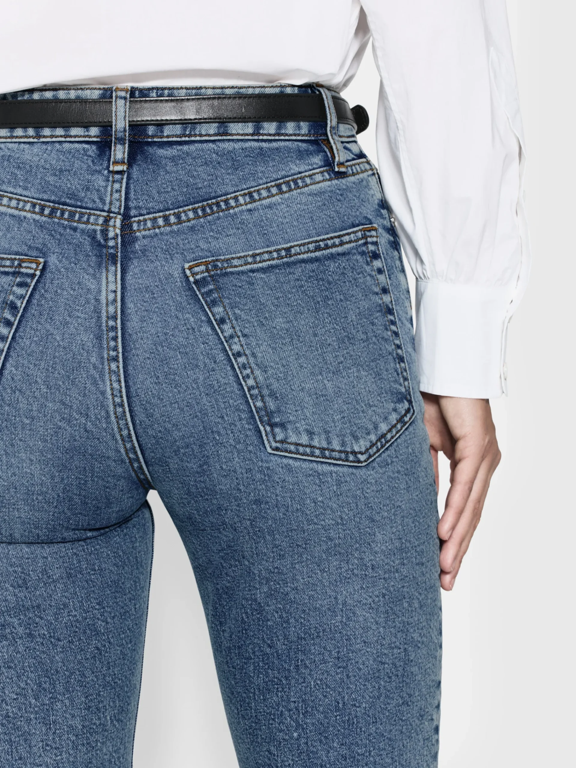 Women FRAME The Ruler in