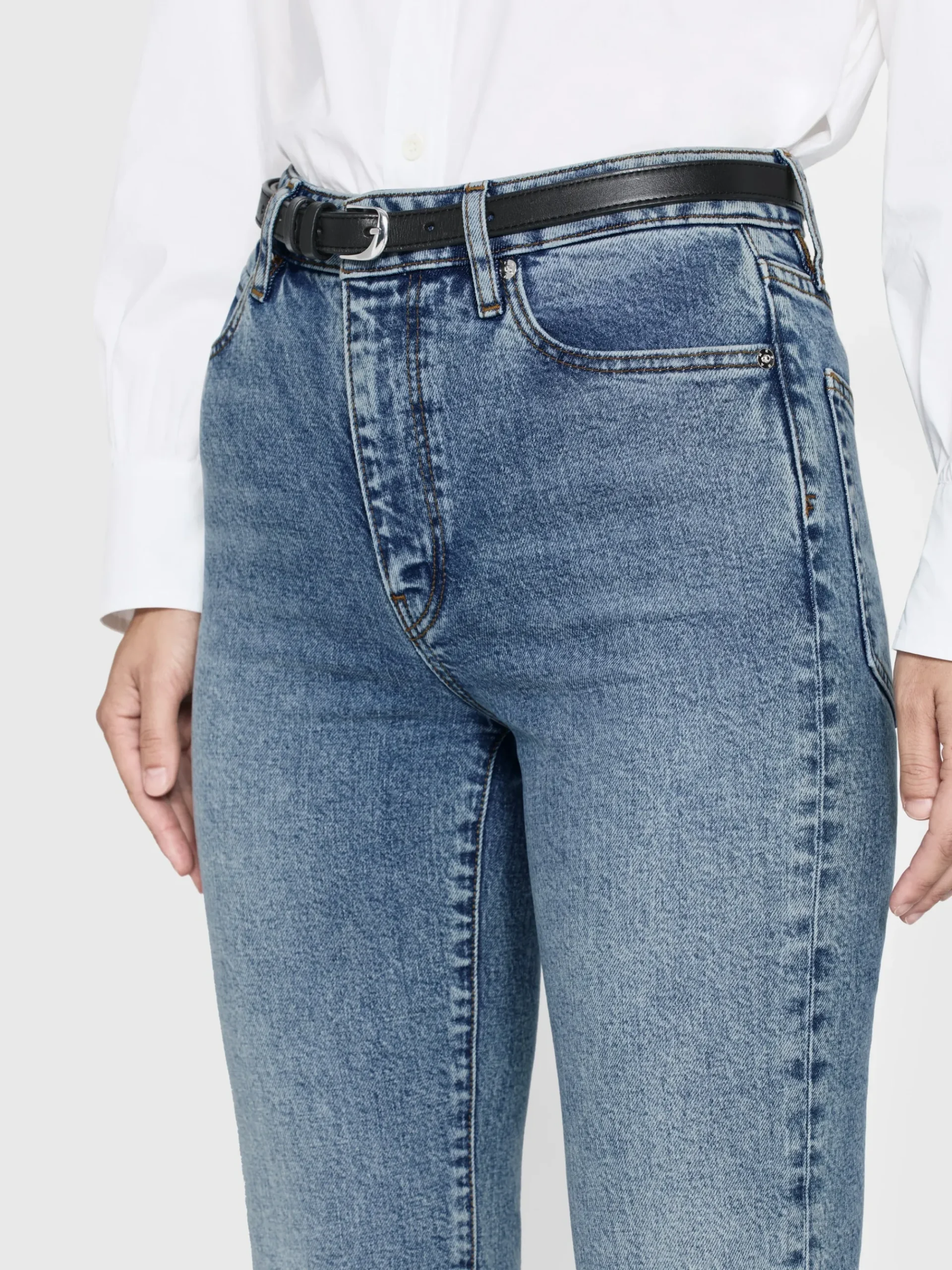 Women FRAME The Ruler in