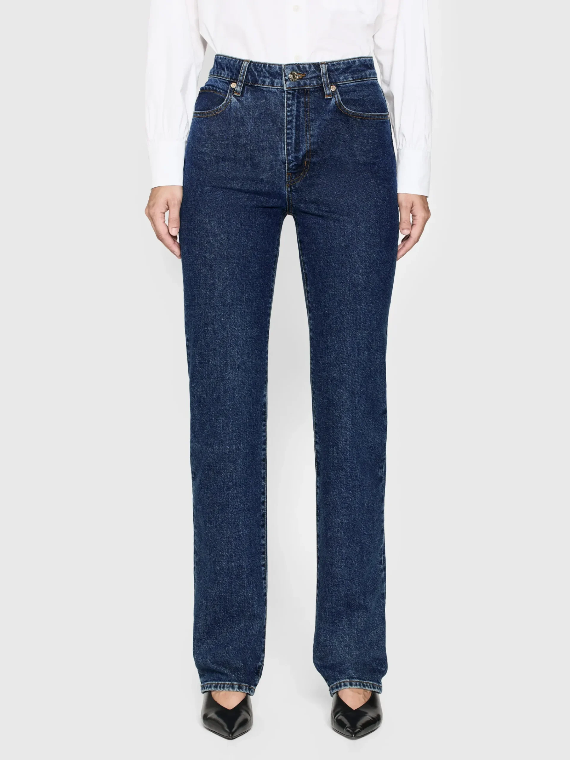 Women FRAME The Ruler in