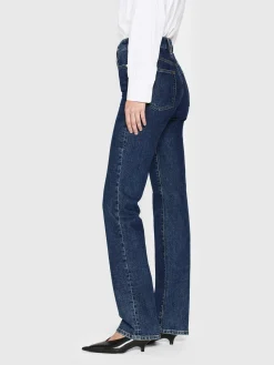 Women FRAME The Ruler in