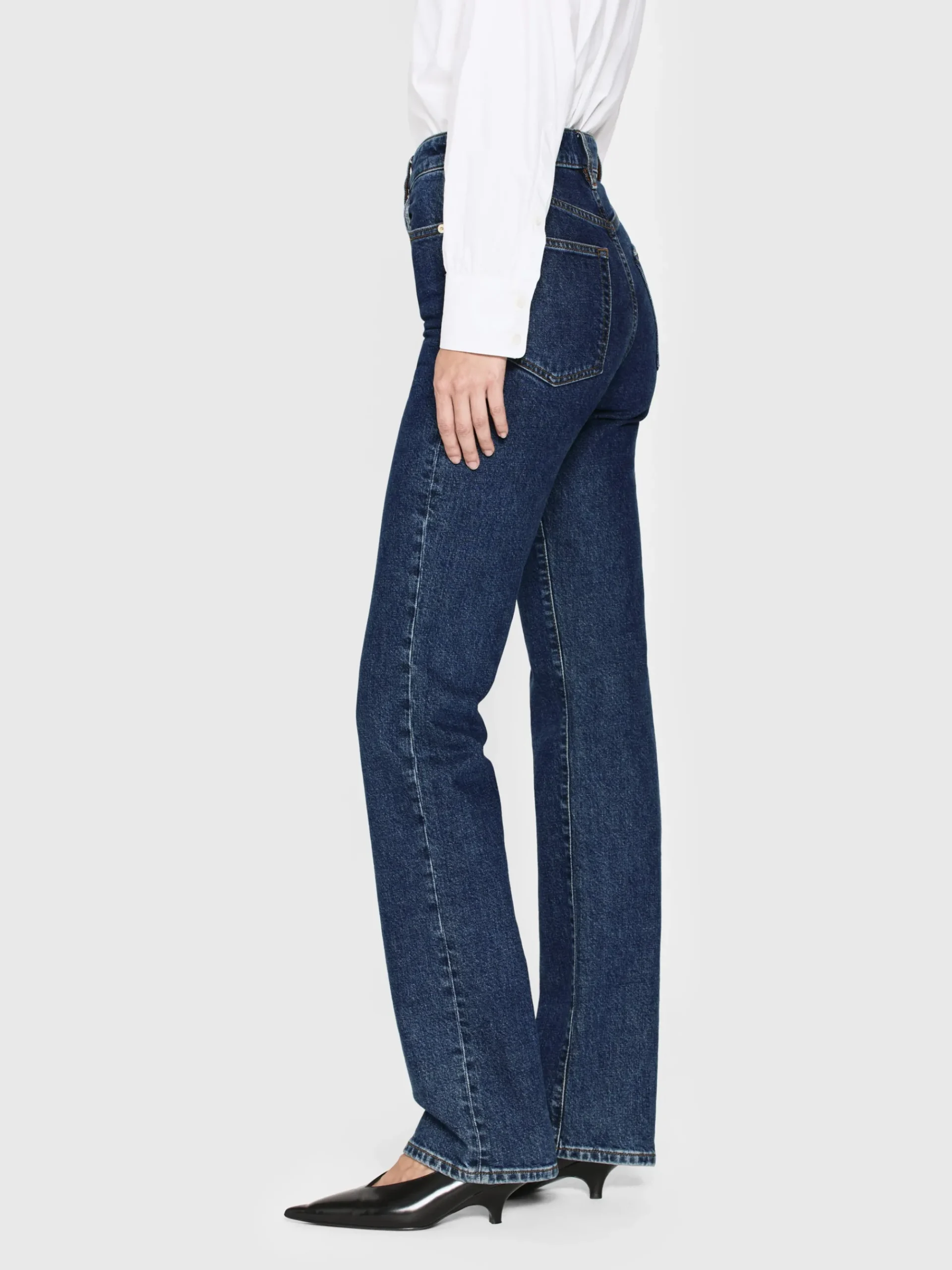 Women FRAME The Ruler in