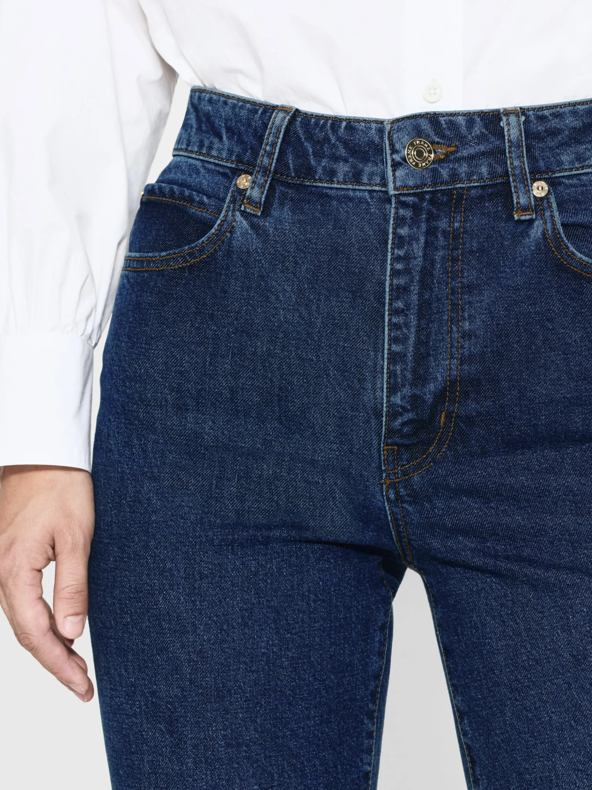 Women FRAME The Ruler in