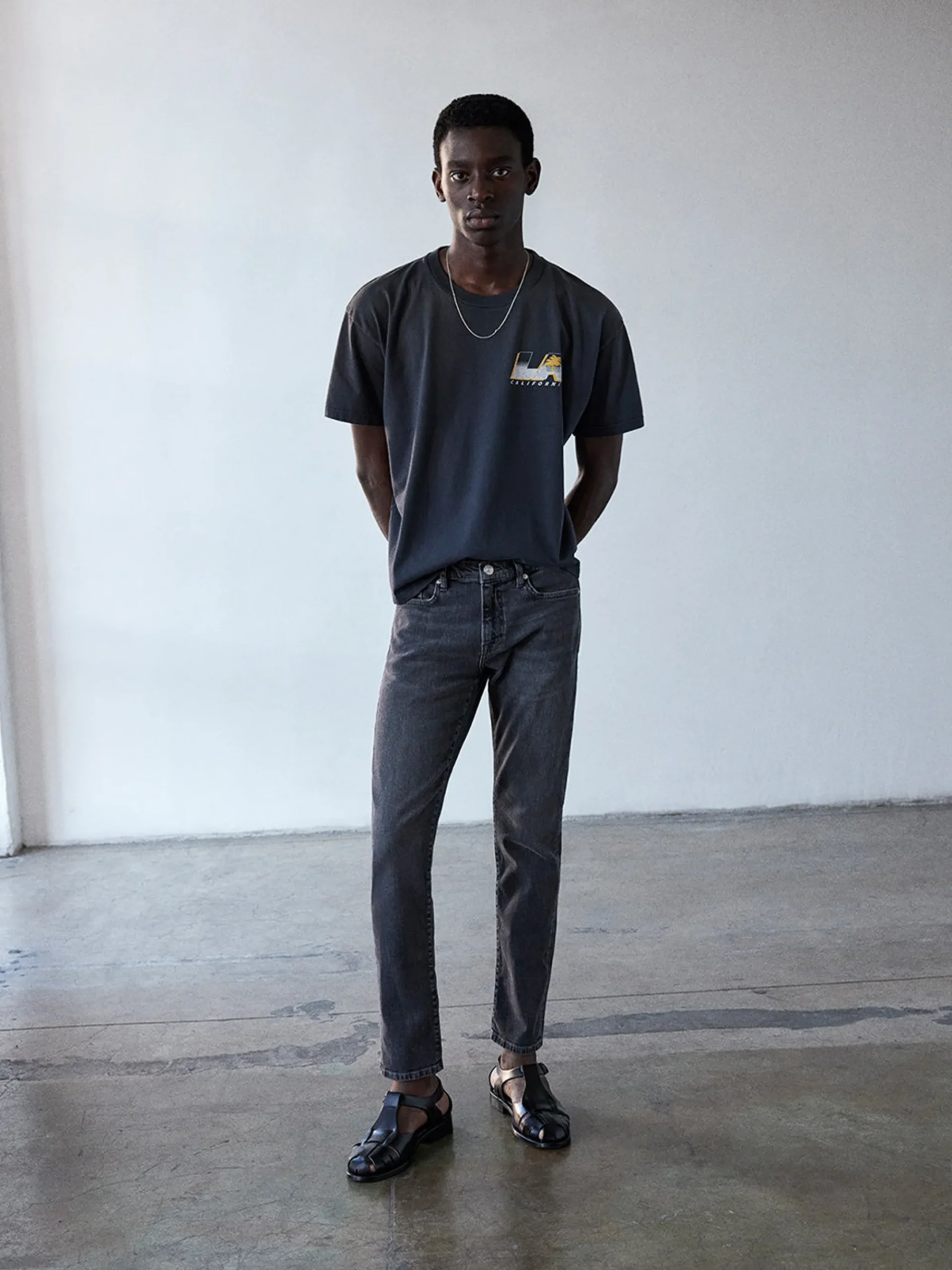 FRAME The Straight Jean in Dark Moon