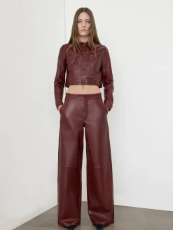 Women FRAME The Wide Leather Trouser in Syrah Red